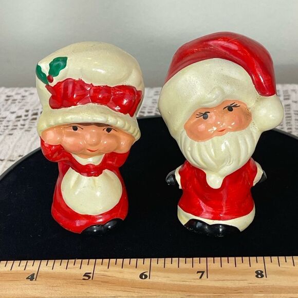 Mrs. Claus and Santa Claus vintage Salt and Pepper Shakers || Vintage Xmas - Picture 10 of 10